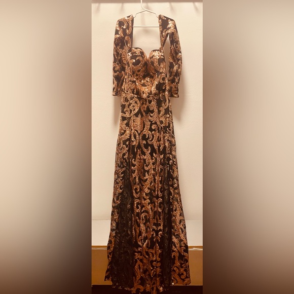 Off the shoulder/ or on / Rose gold gown - Picture 1 of 2